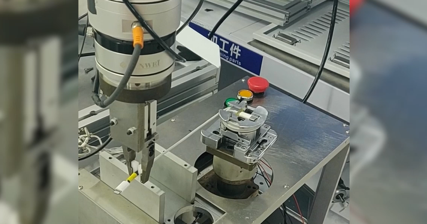 越疆機器人,越疆機器人應用案例,焊接機器人,裝配機器人,越疆協(xié)作機器人、數(shù)據(jù)線繞線