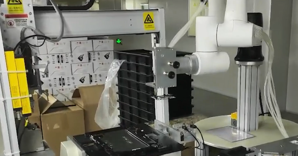 越疆機器人,越疆機器人應用案例,焊接機器人,裝配機器人,越疆協(xié)作機器人、筆記本內存板裝配