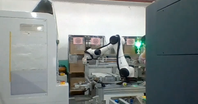 越疆機器人,越疆機器人應用案例,焊接機器人,裝配機器人,越疆協(xié)作機器人、噴膠機上下料