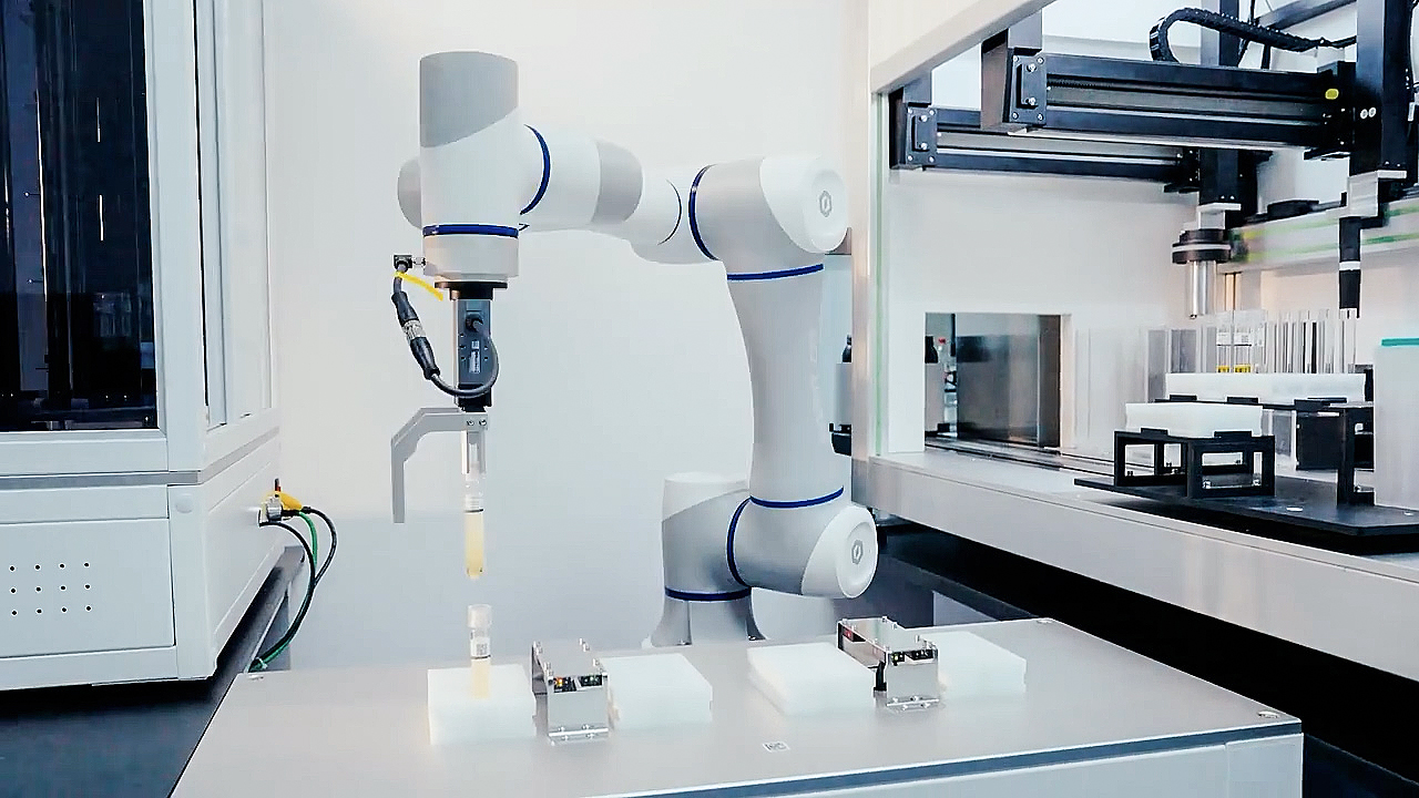 越疆科技,越疆,越疆機器人,越疆官網(wǎng),dobot,協(xié)作機器人,越疆協(xié)作機器人,協(xié)作機械臂,協(xié)作機械手,自動化機械臂,協(xié)作機器人品牌,協(xié)作機器人制造商,協(xié)作機器人研發(fā),具身智能機器人,協(xié)作機器人,科研行業(yè)應用,樣本收集,樣本運輸,離心處理,化學處理,樣本歸檔,運行效益,安全功能,可靠性認證,化學物品取樣,裝填,重復定位精度,減少實驗傷害,減輕負擔、生命科學實驗室