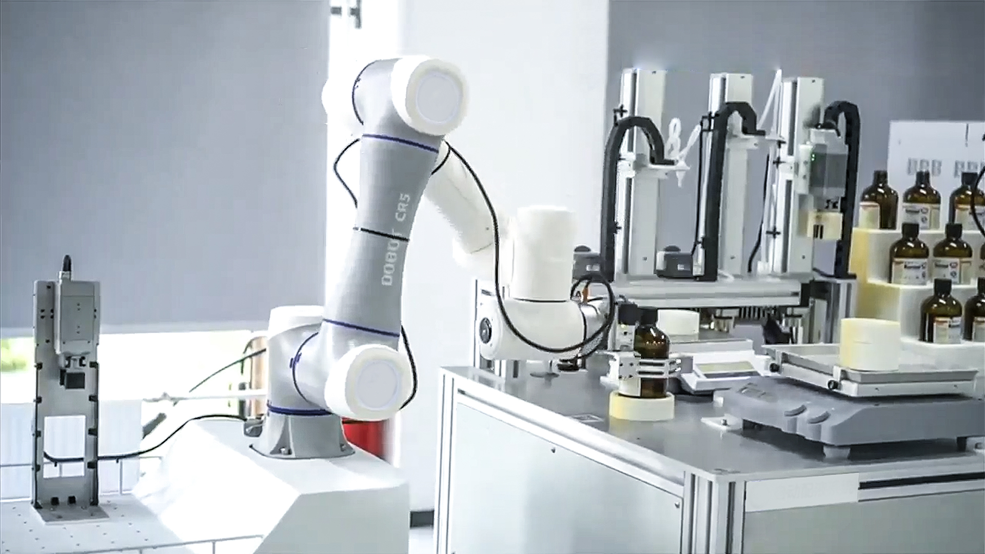 越疆科技,越疆,越疆機器人,越疆官網(wǎng),dobot,協(xié)作機器人,越疆協(xié)作機器人,協(xié)作機械臂,協(xié)作機械手,自動化機械臂,協(xié)作機器人品牌,協(xié)作機器人制造商,協(xié)作機器人研發(fā),具身智能機器人,協(xié)作機器人,科研行業(yè)應用,樣本收集,樣本運輸,離心處理,化學處理,樣本歸檔,運行效益,安全功能,可靠性認證,化學物品取樣,裝填,重復定位精度,減少實驗傷害,減輕負擔、教育科研實驗室