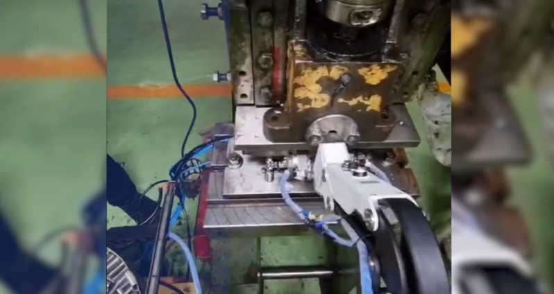 越疆機器人,越疆機器人應用案例,焊接機器人,裝配機器人,越疆協(xié)作機器人、沖壓上下料